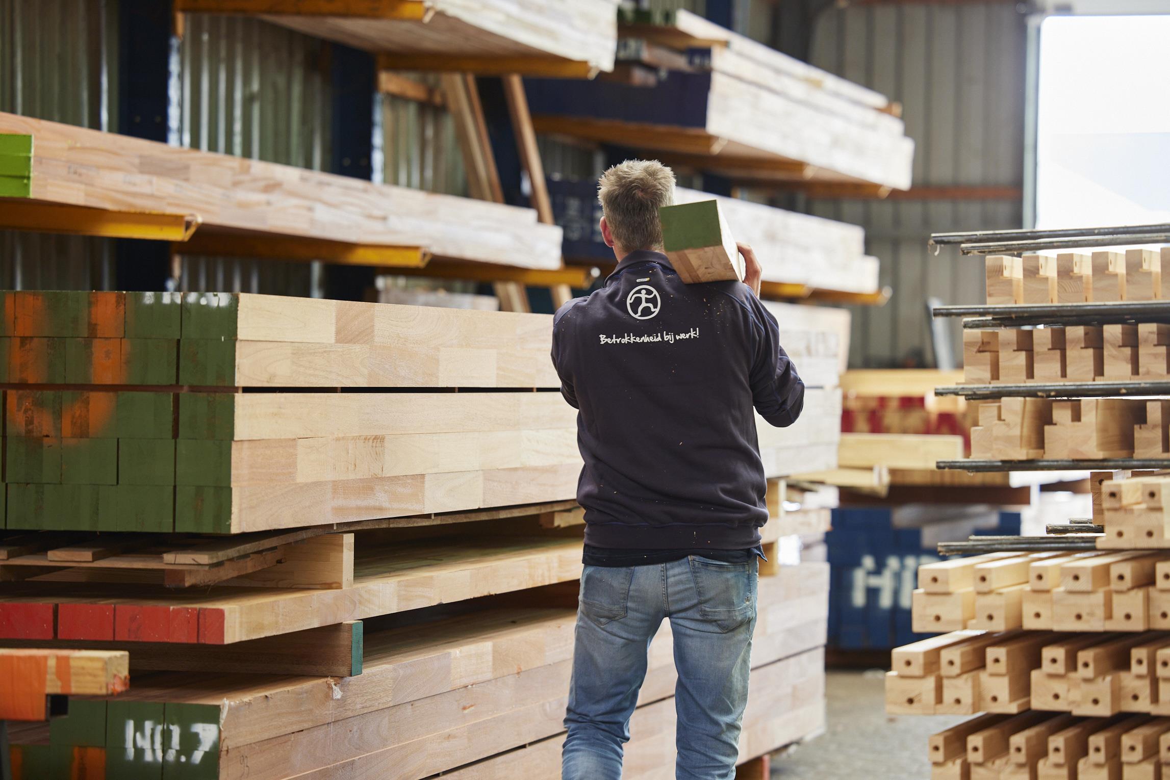 Bouwvakkers werken samen op een bouwplaats in Twente en Overijssel met BR-Flex bouwvacatures